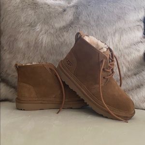 Boys UGG chukka boots sz 3
